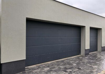 akční garážová vrata hormann renomatic planar ch7016 matná antracit. Vrata pro dvojgaráž a samostatnou garáž